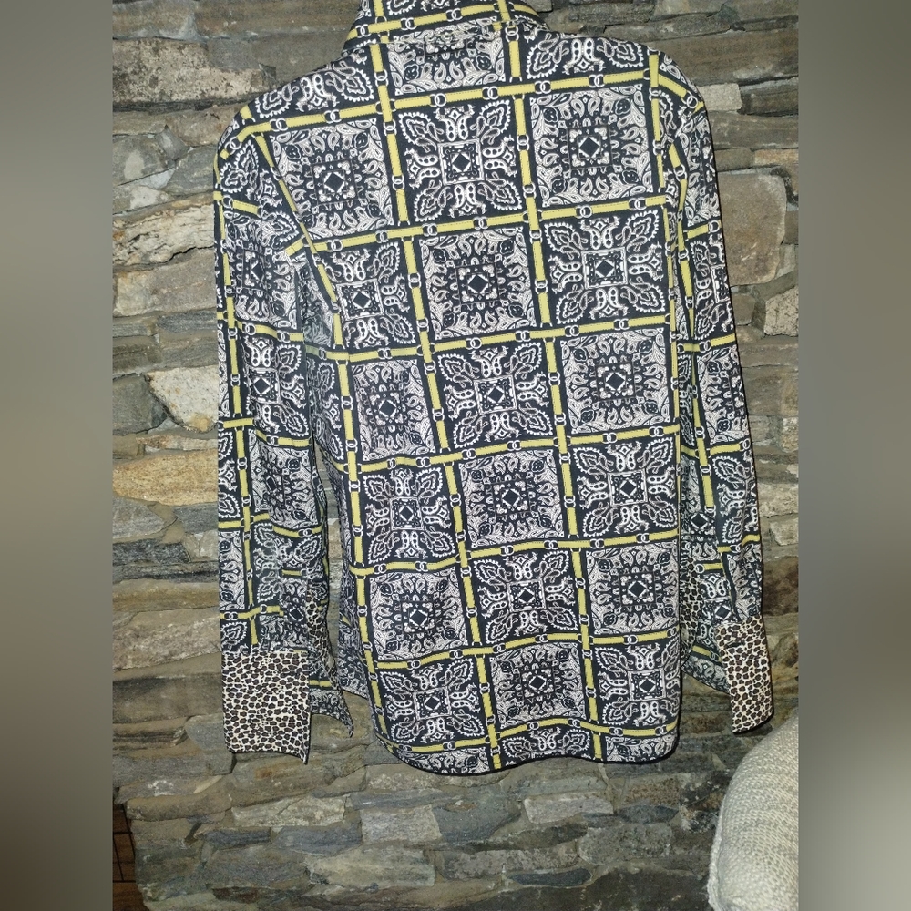 Tizzie blouse size M, black, white and yellow button down leopard accents - Picture 5 of 9